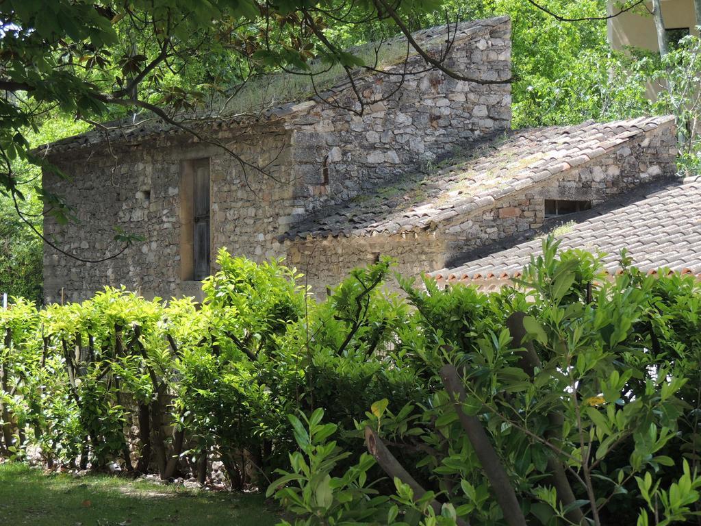 Hotel Restaurant Du Parc En Bord De Riviere Fontaine-de-Vaucluse Exterior photo