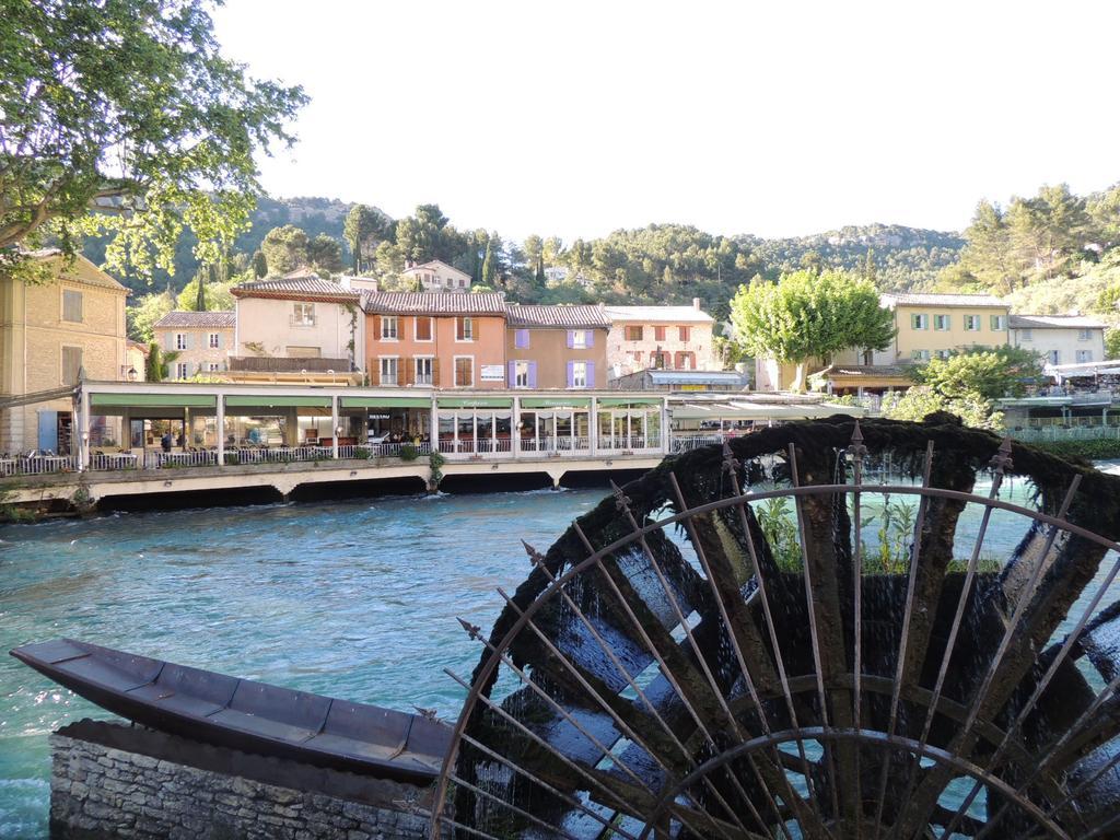 Hotel Restaurant Du Parc En Bord De Riviere Fontaine-de-Vaucluse Exterior photo