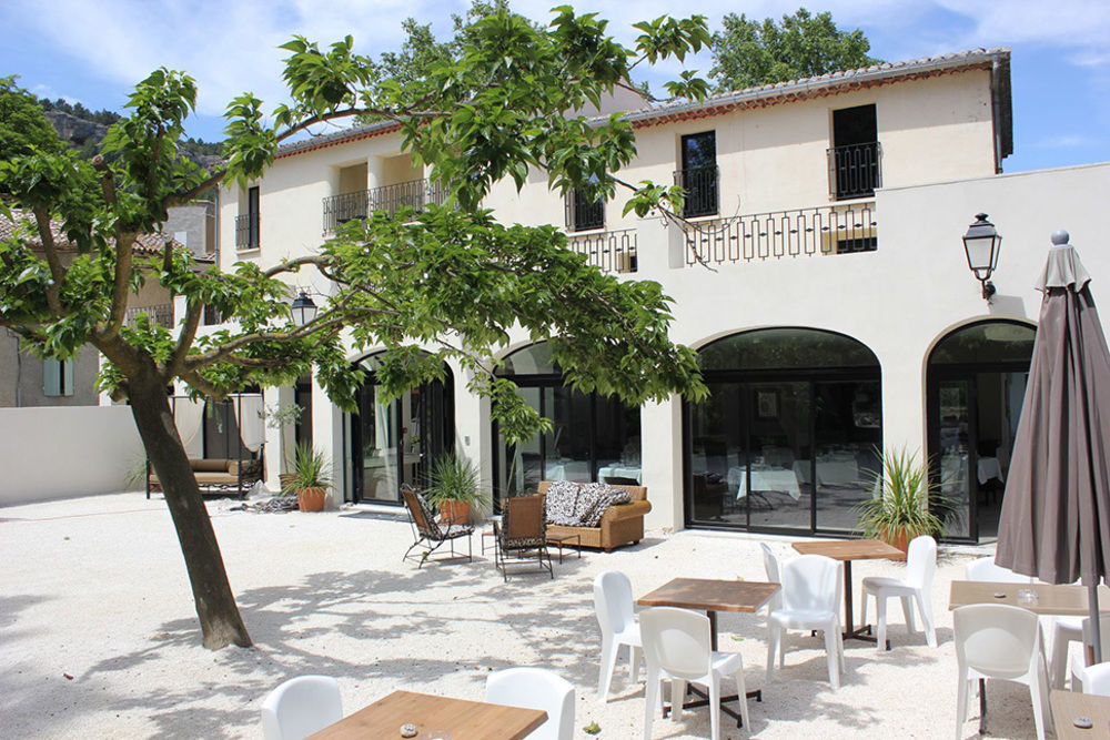 Hotel Restaurant Du Parc En Bord De Riviere Fontaine-de-Vaucluse Exterior photo