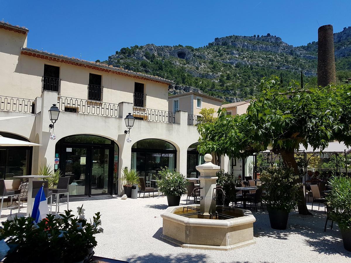 Hotel Restaurant Du Parc En Bord De Riviere Fontaine-de-Vaucluse Exterior photo